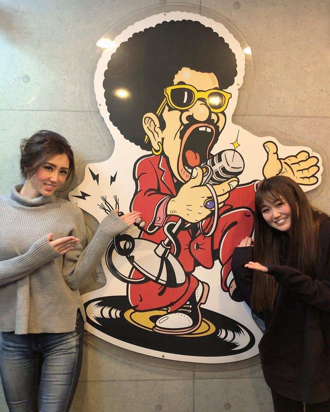 藤田早希さんのインスタグラム写真 - (藤田早希Instagram)「今年もパーソナリティーできたことに 感謝です🙇‍♀️ そして沢山のゲストの皆さま、カラオケバトルに 出てくださった皆様ありがとうございました🦄💜 まさかのハニーズ時代を知っててくれた一之瀬さん🧚‍♀️ また話しましょ✨ それでは本日もぜひきいてくだいませ🖤 . . .  #ラジオ #パーソナリティー #生放送 #radio #japanese #パーソナリティ #love #収録 #daybyday #いつもありがとう #ガールズトーク #dream #tokyolife #リポーター #ラジオ局 #radiostation #Voicy #sakisourie . . . .」12月28日 20時20分 - sakifujita