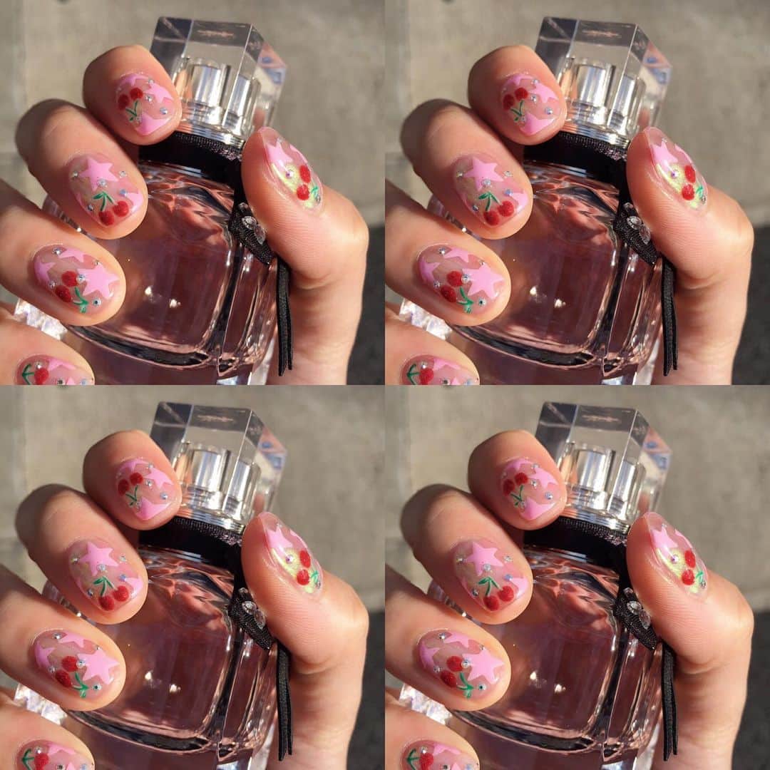 Hello♡のインスタグラム：「ㅤㅤㅤㅤㅤㅤㅤㅤㅤㅤㅤㅤㅤ 今年最後のNAIL✌️🍒 オモチャみたいでかわい🥰 @relum_misato  @relum.official  ㅤㅤㅤㅤㅤㅤㅤㅤㅤㅤㅤㅤㅤ」