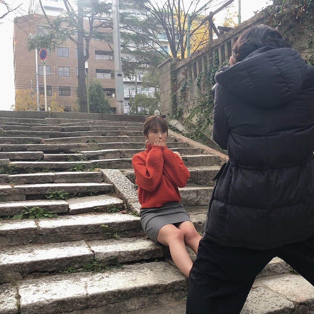 渋谷凪咲さんのインスタグラム写真 - (渋谷凪咲Instagram)「公園デート🤝🧡 . . でもデートするなら、こんな風に ぽかぽかの公園で遊んだり、 なんでもない道をお散歩したり、 ベンチでスズメを見ながらゆっくりお話ししたり、 のんびりした時間を楽しみたいなあ〜🌼 . . #月刊エンタメ　さん #オフショット #デート #でも今の季節肩出しはちょっぴり寒いかもね〜☺️❄️ #よかったら #左肩の穴に手をかぶせて温めて下さいな☺️💕ふふ」12月28日 20時18分 - nagisa_nikoniko