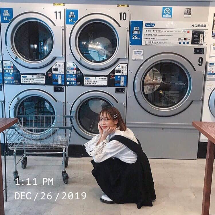 「SNOW」顔認識カメラアプリさんのインスタグラム写真 - (「SNOW」顔認識カメラアプリInstagram)「#laundry﻿ ﻿ 📍フレディ レック・ウォッシュサロン　﻿ トーキョー(学芸大学)﻿ ﻿ まるで外国にいるみたいな﻿ カフェ＋コインランドリーのお店💫﻿ ﻿ オリジナルの洗濯アイテムも豊富😉﻿ お洋服を綺麗してスッキリ気分で新年の準備♡﻿ ﻿ ﻿ ﻿ #snowcam#snowapp#snowアプリ#freddyleck#コインランドリー#フレディレック﻿ #フレディレックウォッシュサロン#学芸大学カフェ#写真加工#映え#カフェ巡り#自撮り#今日のコーデ」12月28日 20時31分 - snow_japan