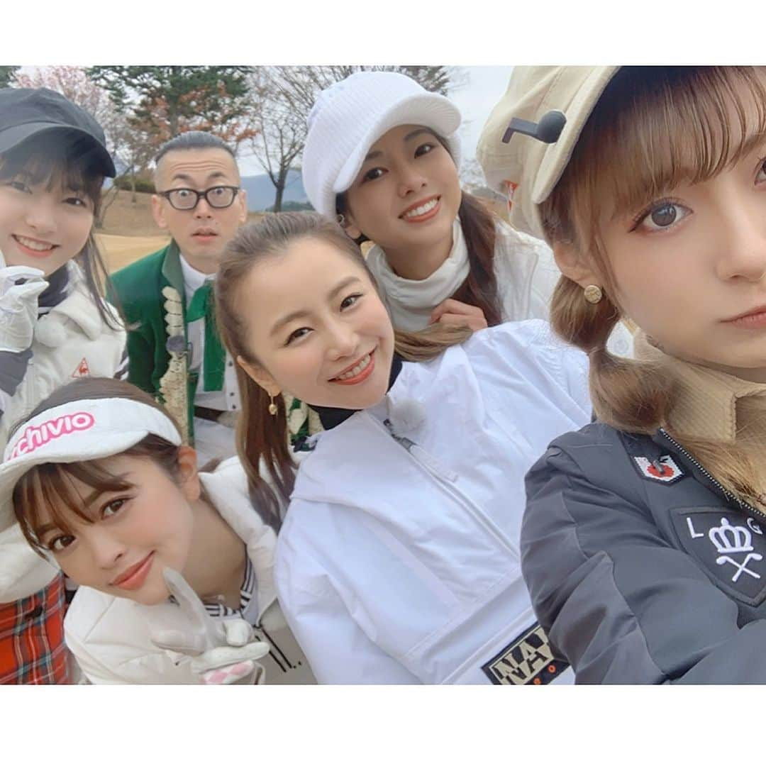 板橋瑠美さんのインスタグラム写真 - (板橋瑠美Instagram)「生田衣梨奈のVSゴルフ2⛳️♡﻿ ﻿ ﻿ ﻿ 初のOnAirでしたー！！！💓﻿ ﻿ 見てくださった方居るかな？(´◡͐`)﻿ ﻿ ﻿ 初めてのゴルフ番組のロケで本当緊張したー！！！ww﻿ ﻿ でも本当スタッフさんも、出演者の皆様も、﻿ 雰囲気が暖かくて、助けられました😭✨﻿ ﻿ ﻿ ﻿ やはりえりぽん、お邪魔すけっと入っても不動の一位🏆✨﻿ ﻿ ﻿ 田邊先生( @tanabe.official ）から、豪華商品を授与👏﻿ ﻿ 私もいつかこの高価なドライバー欲しいー💓！！﻿ 頑張って練習しよう✊﻿ ﻿ ﻿ 負けたメンバーは、みんなで罰ゲームに被り物で恥ずかしめられましたw﻿ ﻿ 毎回、番組終了後に、﻿ 私のインスタに恥ずかしい写真を投稿シリーズやって行くので、、、www﻿ ﻿ いつか私がみんなを撮影する日が来ることを願って、2020年は頑張ってレベルアップします💓﻿ ﻿ 小学生からやっているえりぽんのうまさは、﻿ マジで敵わないけど少しでも🤏🤏🤏近づけるように頑張る！﻿ ﻿ ﻿ しかしえりぽん、モー娘。の中で1番好きだ‼️﻿ ギャル感が1番あると思ったら、﻿ すごい小さい時からギャルが大好きでegg見ててくれたんだって♡﻿ ﻿ 私のことも知っててくれて😍✨﻿ ﻿ 嬉しいなぁ💓﻿ ﻿ ﻿ これからも、生田衣梨奈のVSゴルフ2、新レギュラーとして頑張るぞーー！！♡﻿ ﻿ ﻿ 次回もお楽しみにー！♡﻿ ﻿ #生田衣梨奈のVSゴルフ2 #えりぽんかわいい #田邊勝己理事長杯　#生田衣梨奈VSゴルフ」12月28日 20時48分 - rumi_official_0616