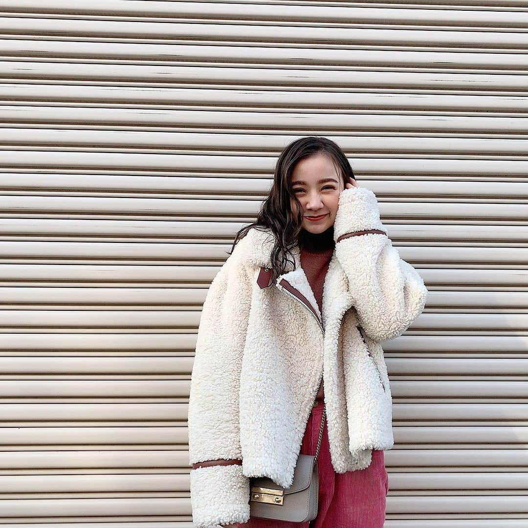 のインスタグラム：「* * 2019年のお仕事無事終わりまして お休みです〜！！ 年末年始お休みなの初めて...😭❤︎❤︎❤︎ _ 本日は実家でぐだぐだ。 年末年始イベントてんこ盛りで楽しみ〜！ .」