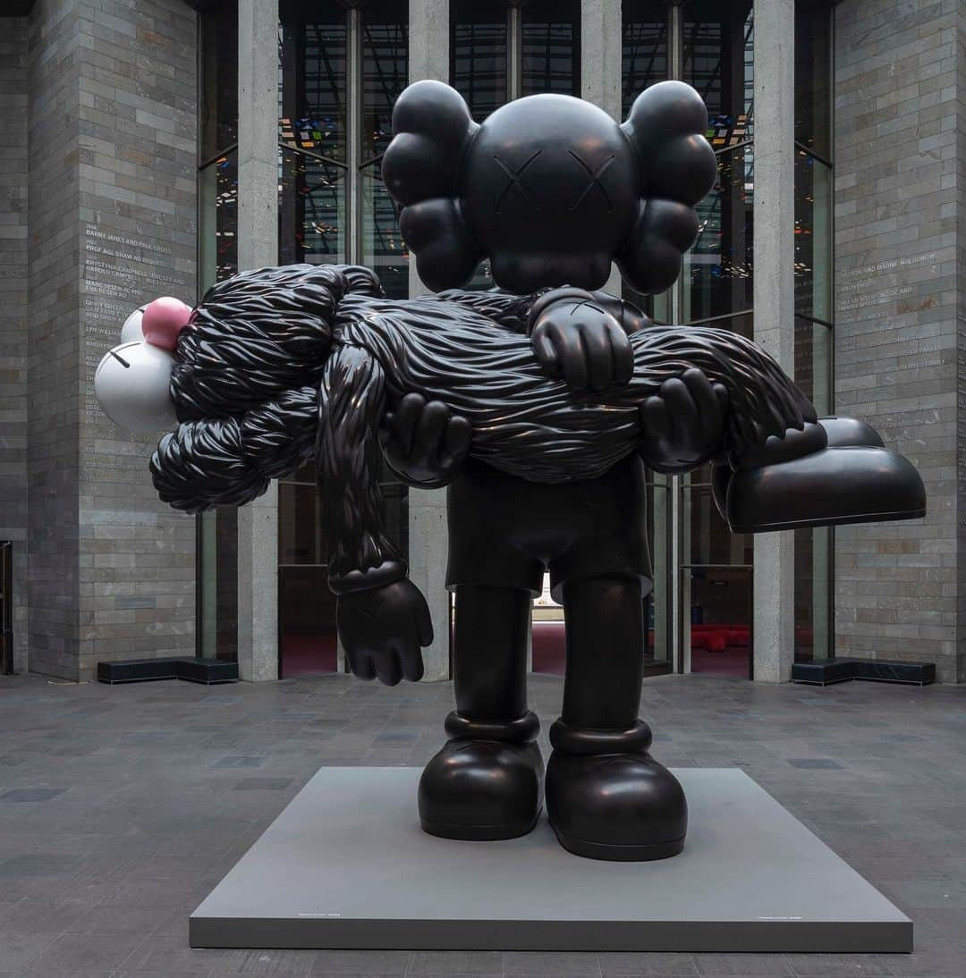 KAWSONEさんのインスタグラム写真 - (KAWSONEInstagram)「COMPANIONSHIP IN THE AGE OF LONELINESS, National Gallery of Victoria, Melbourne, Australia –– SEPTEMBER, 2019  Photo: @jontywilde  #KAWS @ngvmelbourne (On view till April 13th, 2020)」12月28日 20時59分 - kaws