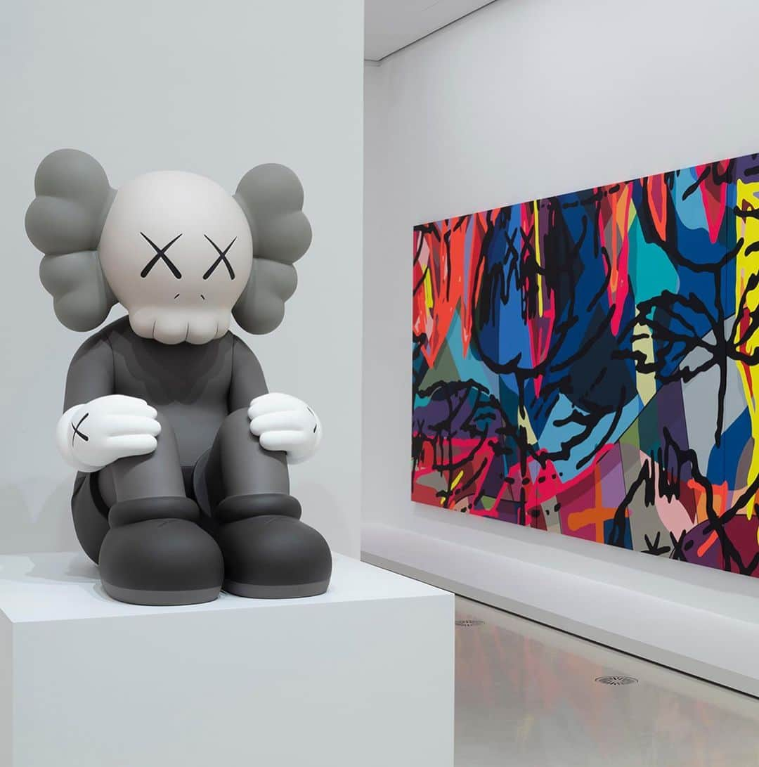 KAWSONEさんのインスタグラム写真 - (KAWSONEInstagram)「COMPANIONSHIP IN THE AGE OF LONELINESS, National Gallery of Victoria, Melbourne, Australia –– SEPTEMBER, 2019  Photo: @jontywilde  #KAWS @ngvmelbourne (On view till April 13th, 2020)」12月28日 20時59分 - kaws