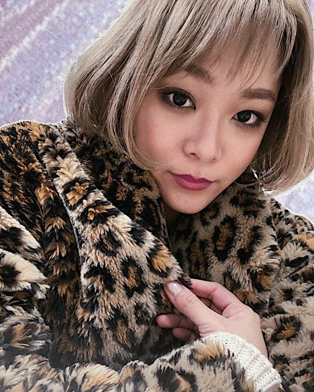 Yup’inのインスタグラム：「2019年歌い納め‼️渋谷ヒカリエホールにきてくれた皆さん、幸せな時間をありがとうございました❤️❤️ 今日サポートしてくれた 、 @riki_hisamitsu & @ryotracks 今年も沢山ありがとう。(次はケイシュー氏もまた一緒にやろうね！) 愛しのFEMMちゃん、ブギバ歌わせてくれてありがとう👭 @femm____ . 私は、歌ってる時しか生きられていないようなもんなので、来年も沢山ライブできる機会をつくるのでまた観に来てもらえたらうれしいです。私のつくる音楽を愛してもらえたらうれしいです。来年も沢山感じてつくって生きたいです！ よろしくお願いします(^.^)ちゃんちゃん . あ、あとタグ付け大歓迎です🏷ストーリーズなどでシェアしておくれやす〜〜」