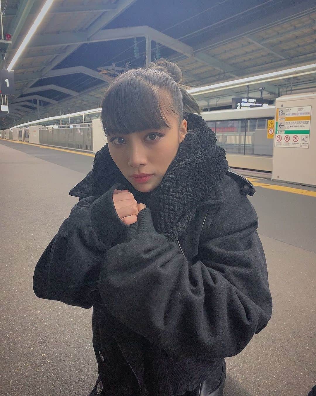 honoka のインスタグラム：「神戸公演ありがとうございました✨﻿ ついに明日でツアーもファイナルです😢﻿ 寂しいなぁ、﻿、、 最高に楽しもうね！﻿ ﻿ さて。これから広島向かいます🚄﻿」
