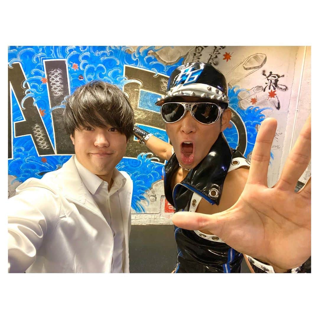 美容整体師川島さん。のインスタグラム：「【HGさんと撮影してきました📷】 さすが芸人さんで、 しゃべりがうまい😂 @razorramonhg . HGさんにも施術して 腰痛を改善してきました😎 . 詳しくは、 今日のYouTube見てみてください😁 . #整体KAWASHIMA #整体 #レイザーラモンhg #YouTube #YouTuber #youtuber好きな人と繋がりたい」