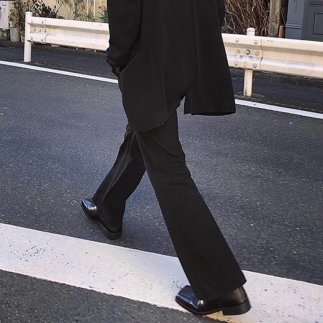 Yuitoのインスタグラム：「Astral original slacks ￥10,800- 再入荷しました〜👏 ベージュもあるよ！ 本当にシルエット綺麗で履きやすくてオススメ👍 僕が普段履いてるスラックス基本これです🤝 毎度すぐ完売してしまうので、気になってた方は是非ご試着だけでもご来店くださいな✨ 今年も残り3日 31日18時までAstralは営業しております！」