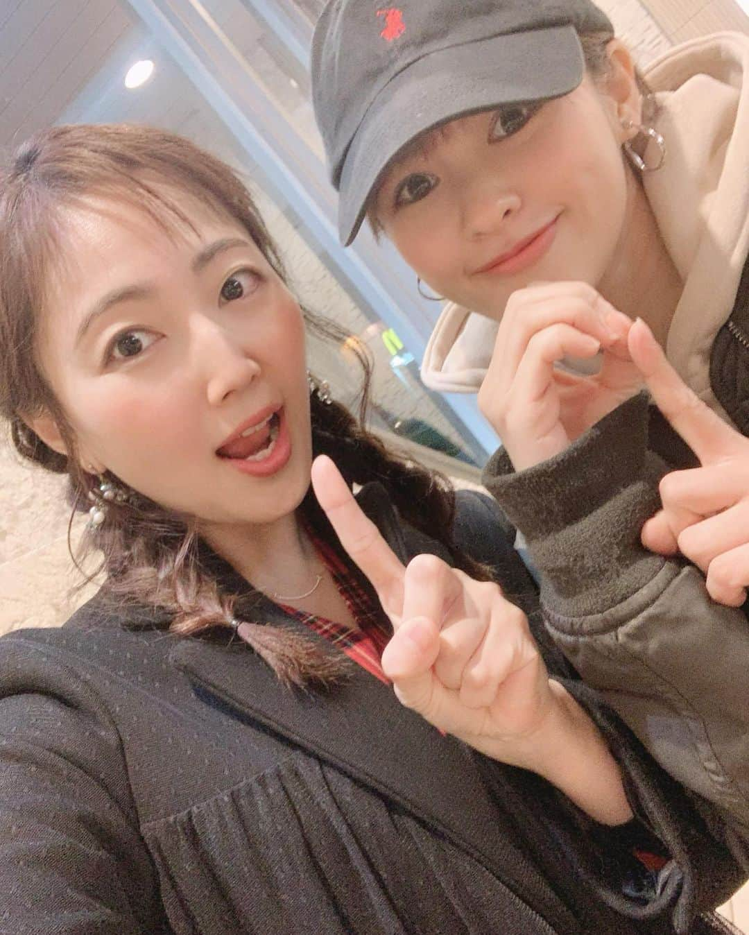 木南清香さんのインスタグラム写真 - (木南清香Instagram)「2019✨ ・ ・ 2019 年もあと3日…😳！ 今年もたくさんお世話になった 昆ちゃんとの忘年会🐗💭←今日じゃないよ。 ・ 年内に会えてよかった❤️ 忙しい中、ありがとう。 だいすきー。 #2019 #忘年会 #昆夏美#木南清香」12月28日 21時34分 - kinami_sayaka