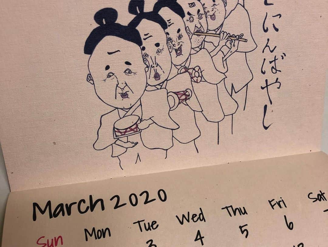 イチミ＆ポンズさんのインスタグラム写真 - (イチミ＆ポンズInstagram)「2020カレンダーご注文受付しております🙏🏻 こんな年末になってしまいましたが、紙やカードスタンドにこだわって色々作りました！ストーリーとブログからご注文いただけます。」12月28日 21時41分 - shimejiwasabi