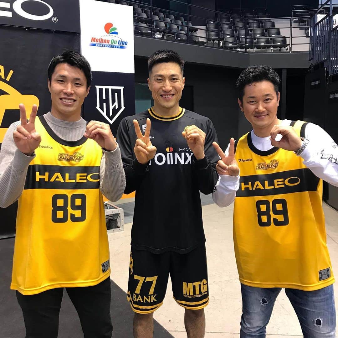 蜂須賀孝治のインスタグラム：「ギンギン(銀次選手)と仙台89ersのソルジャー(片岡選手)の応援に行ってきました📣 仙台89ersは今季20勝目！！👏 このような貴重な機会と勝利をプレゼントしていただき、本当にありがとうございました🙏  #仙台89ers  #片岡大晴 選手 #ソルジャー #楽天イーグルス #銀次 選手 #ギンギン #ベガルタ仙台  #蜂須賀孝治  #もえスポ #khb東日本放送」