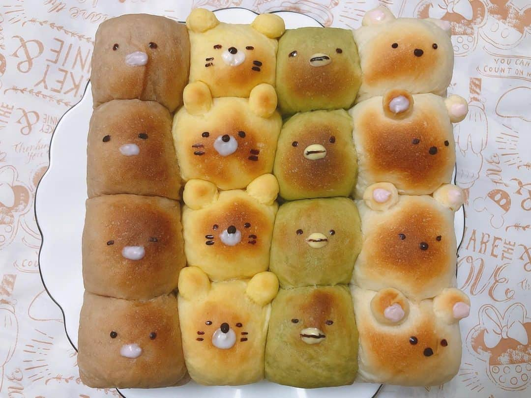 岩立沙穂さんのインスタグラム写真 - (岩立沙穂Instagram)「🍞 . この前作った すみっコぐらしのちぎりパン♡ . とんかつはココア、ねこはかぼちゃパウダー、 ぺんぎんは抹茶で色つけました🌈 次は焼き色つかないように焼いてみたい🤔 でも2回目のパン作りにして 前より可愛くできたから満足〜✨ . I baked bread of Sumikkogurashi♡ . . #ちぎりパン #すみっコぐらし #🍞#おうちパン #パン作り #breadmaking #sumikkogurashi #角落生物」12月28日 21時46分 - saho_iwatate104