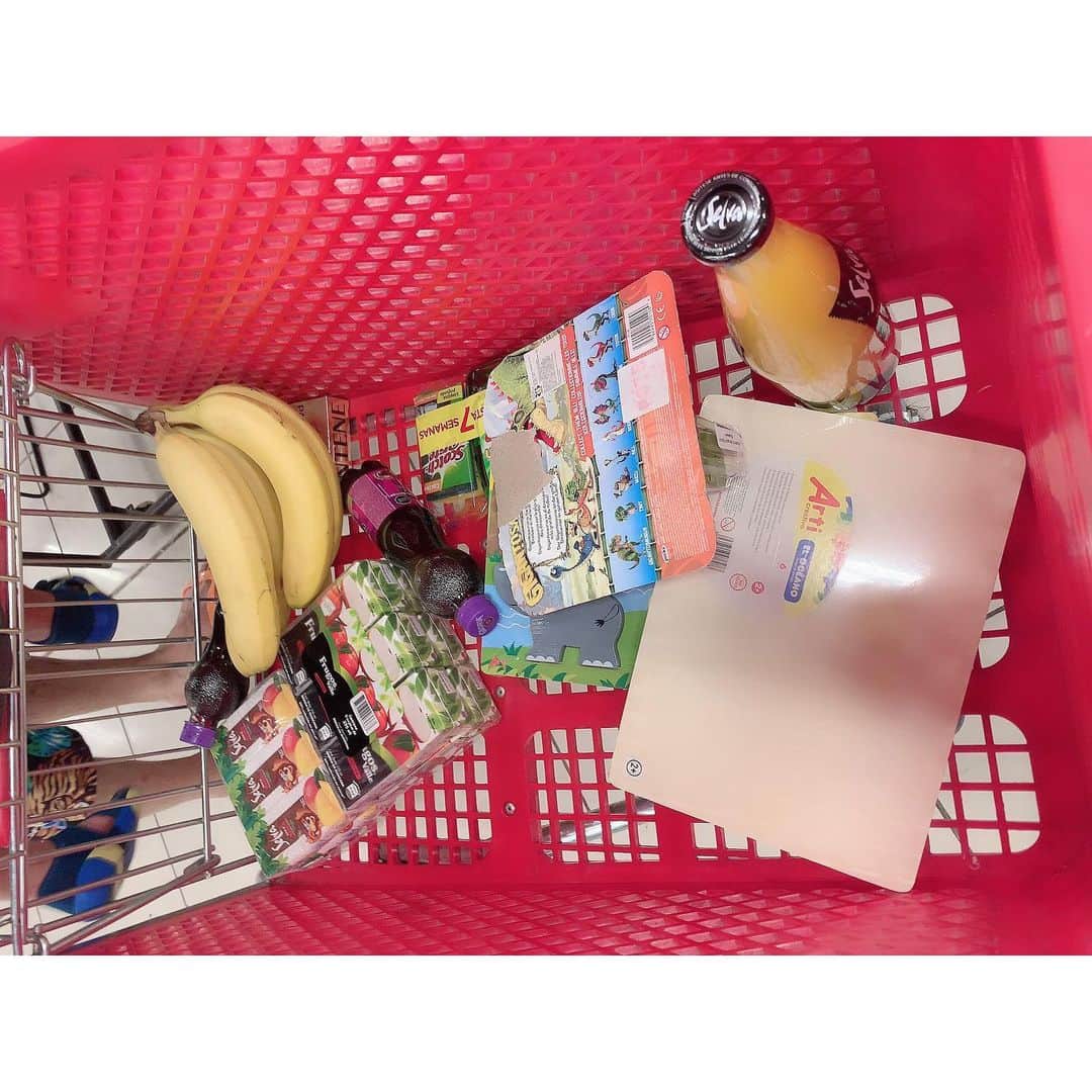川崎希さんのインスタグラム写真 - (川崎希Instagram)「海外のスーパーは色々買っちゃう😍😍😍 #supermarket #shopping」12月28日 21時52分 - kawasakinozomi