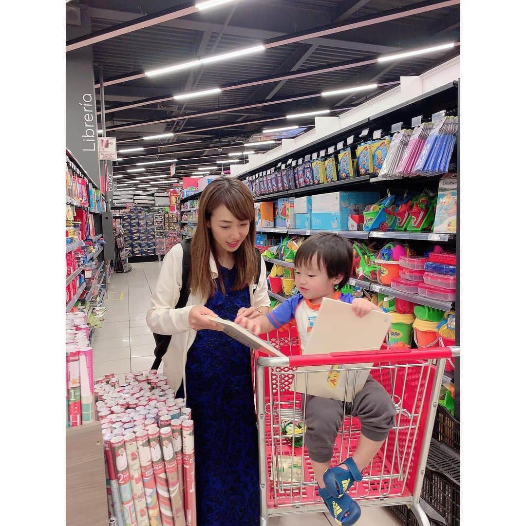 川崎希さんのインスタグラム写真 - (川崎希Instagram)「海外のスーパーは色々買っちゃう😍😍😍 #supermarket #shopping」12月28日 21時52分 - kawasakinozomi