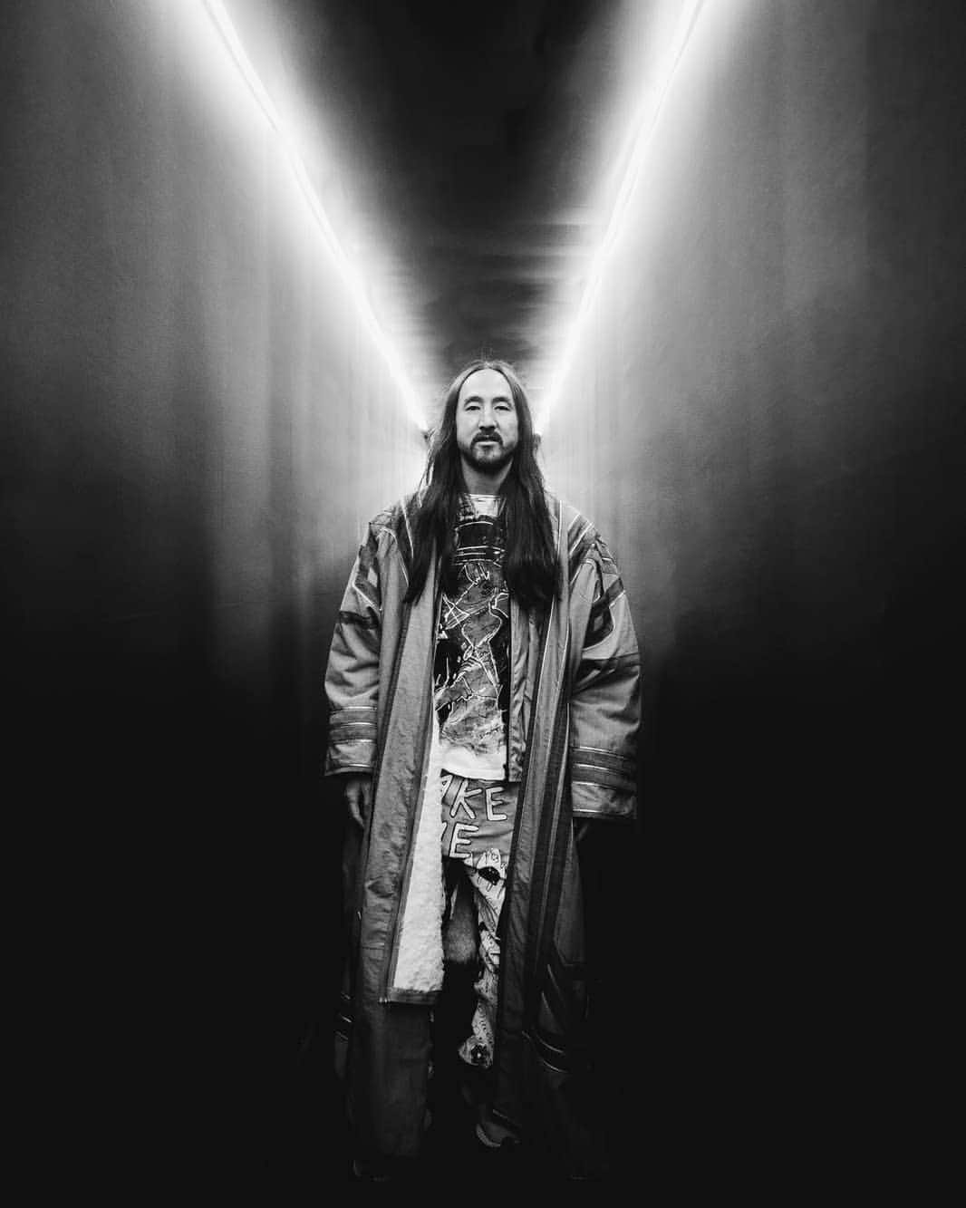 スティーヴ・アオキさんのインスタグラム写真 - (スティーヴ・アオキInstagram)「Stepping into 2045 #neonfuture4」12月28日 22時08分 - steveaoki