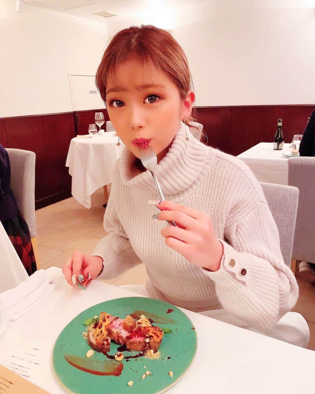 やしろななさんのインスタグラム写真 - (やしろななInstagram)「家族とランチしてきた🍽🥩 パパカメラ📸♡😁美味しかった〜」12月28日 22時09分 - 8467_0