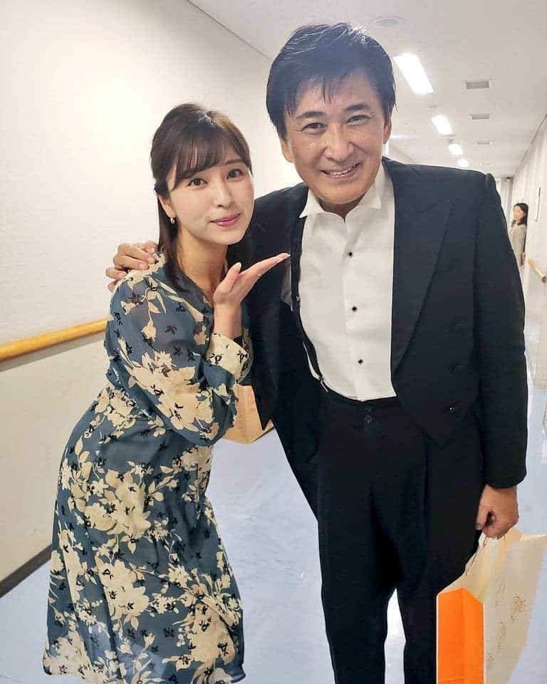 藤岡幸夫さんのインスタグラム写真 - (藤岡幸夫Instagram)「昔のボクだったら今日みたいな気持ちよい公演の後は女子のいるお店で「ゴージャスなエブリバディに癒されに来ちゃったぜべいべー」とアホになれたのにそれが今ではあーた、大阪に帰り独りで缶チューハイ…明日からリハ頑張ります… ↓ 本日12月２８日(土曜)のエンター・ザ・ミュージック(BSテレ東 毎週土曜23:30～)は年末スペシャル総集編です！今日の第九に来てくれた相棒角谷暁子アナと楽しくお届け！ お楽しみに！ 今日は23:40～です‼️ #角谷暁子」12月28日 22時25分 - sachio_fujioka