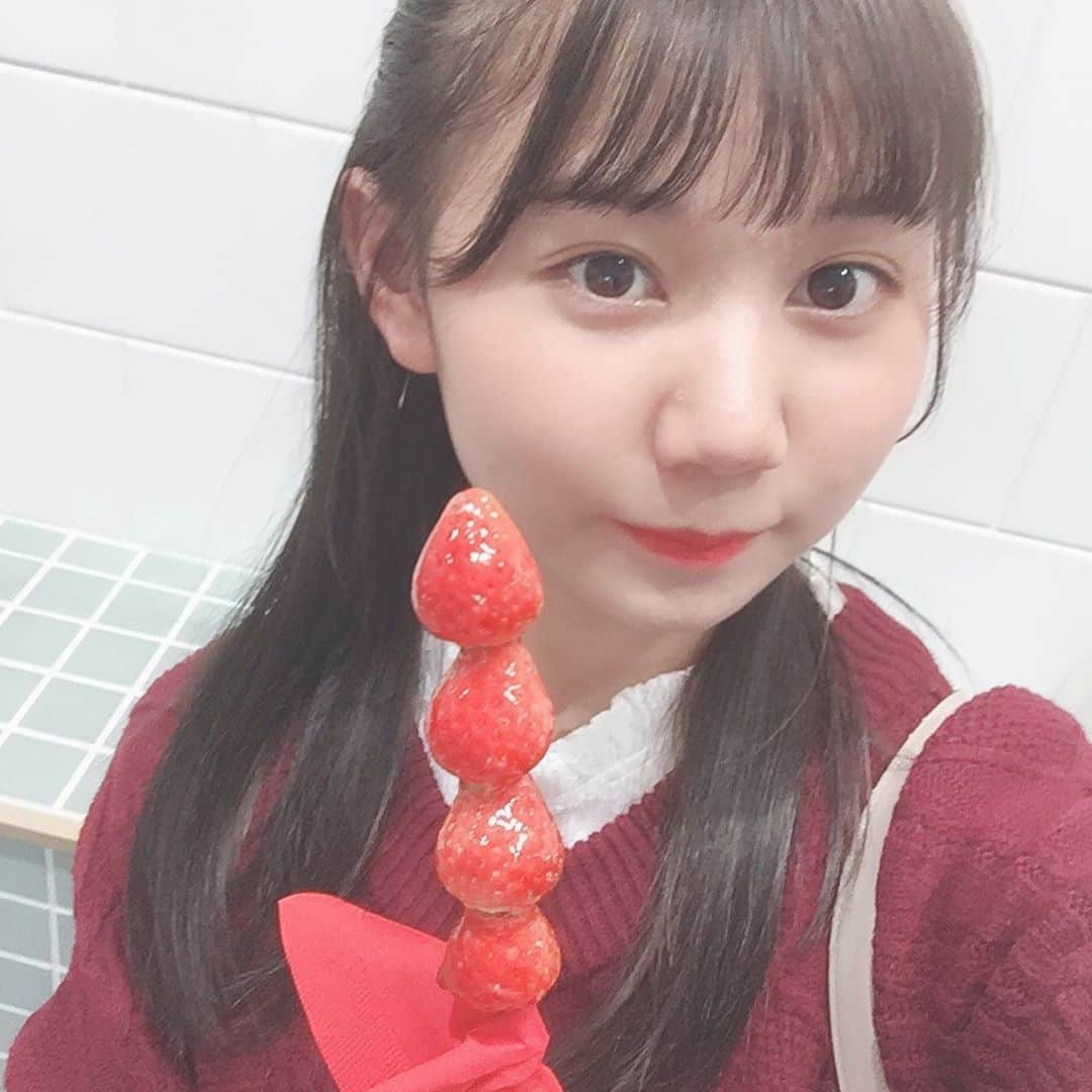 天海ありいさんのインスタグラム写真 - (天海ありいInstagram)「いちご飴🍓 美味しすぎた！☺︎ ・ ・ 変な動画添えておきます 笑 ・ ・ ・ #シブサン #いちご飴 #109」12月28日 22時26分 - ally__1020