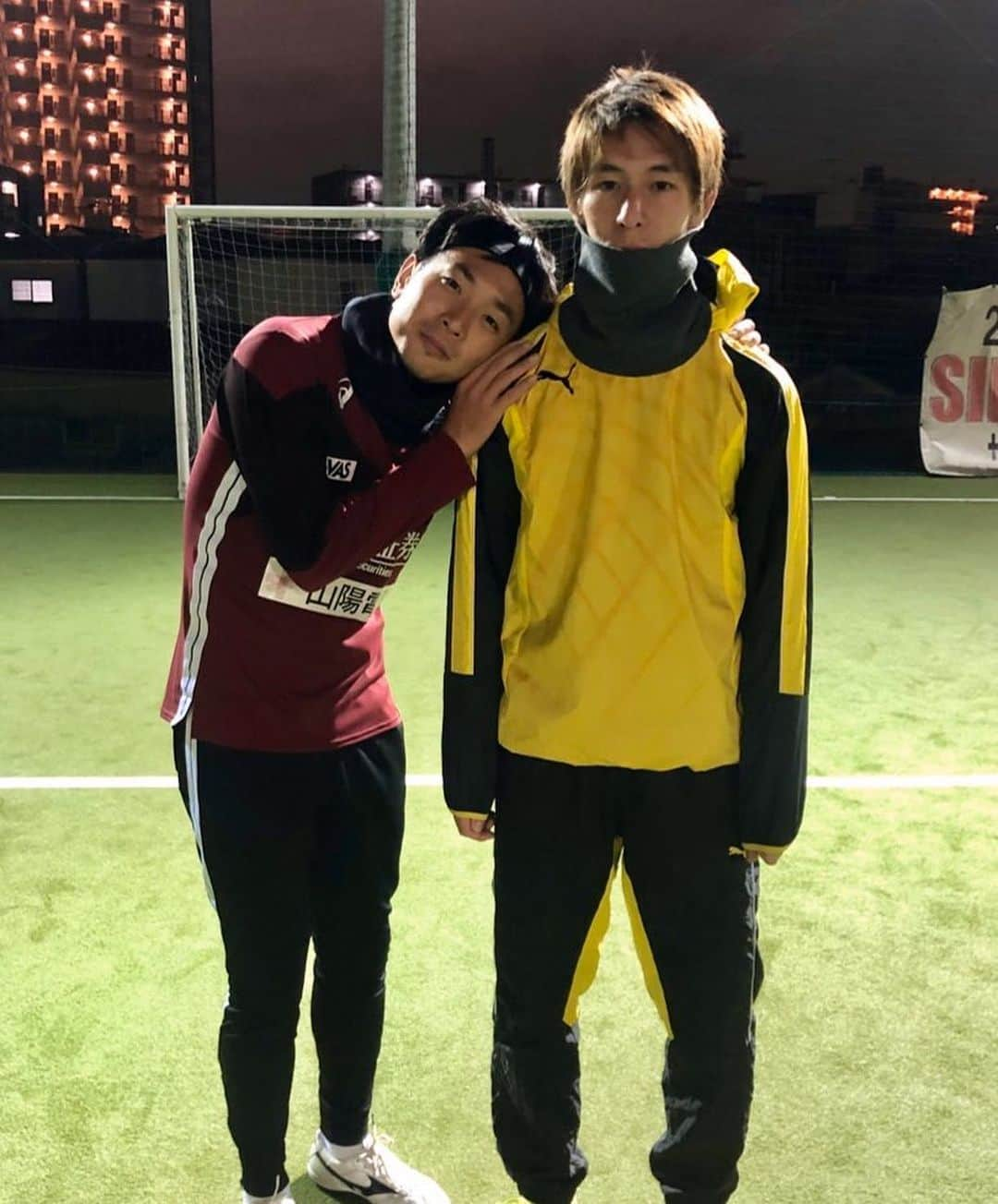 小山英機のインスタグラム：「‪. 親友がオフシーズンという事で自主練に付き合いました⚽️ . #鹿児島ユナイテッドfc #米澤令衣 ‪#昨日の夜ご飯一緒に食べて #ウイイレして #うちのベットで二人で寝て #起きてお昼ご飯一緒に食べて #自主練して ‪#まさか俺たち、、、 #ズッ友？！‬ #サッカー #フットサル #フットボール #Jリーグ #オフシーズン」