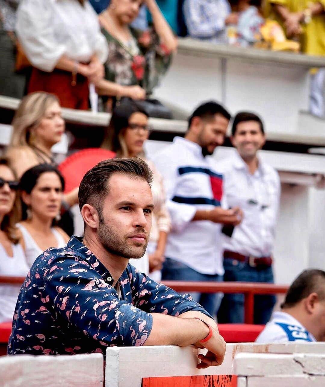 ヘスス・フェルナンデス・コラードのインスタグラム：「“ Tarde de arte en la Sucursal “ #instamood#picoftheday#vacations#lifestyle#enjoy#life#feriadecali#colombia#cali#españa#traditions」