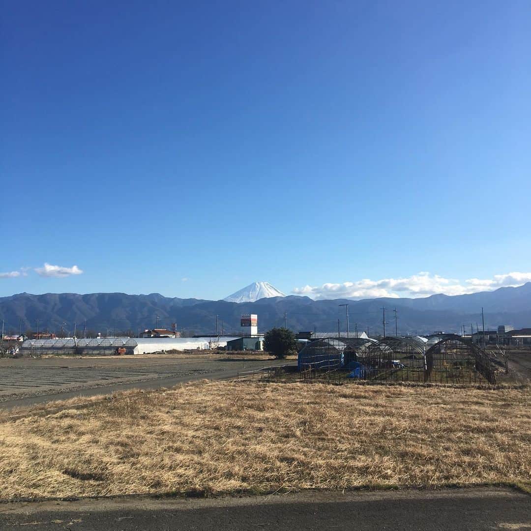 後藤拓実（四千頭身）さんのインスタグラム写真 - (後藤拓実（四千頭身）Instagram)「富士山は偉大だ。 そりゃみんながさん付けするわけだ。  #毎日投稿 #新年みたいな投稿 #Authorityくんすごいおめでたい #UMBのはなし #富士山いだい #これ撮った瞬間に電源きれた #スケールについていけない #間に合い後藤 #間に合いすぎ後藤」12月28日 22時42分 - ganjuke
