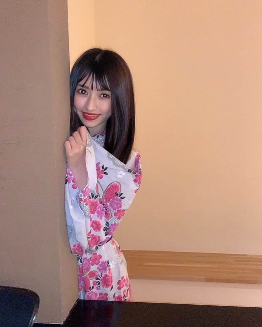 りーめろ先輩（莉音）さんのインスタグラム写真 - (りーめろ先輩（莉音）Instagram)「ちらりらり〜🌸 #浴衣 #浴衣女子 #japanesegirl  #Japanese」12月28日 22時43分 - ree_mero_official