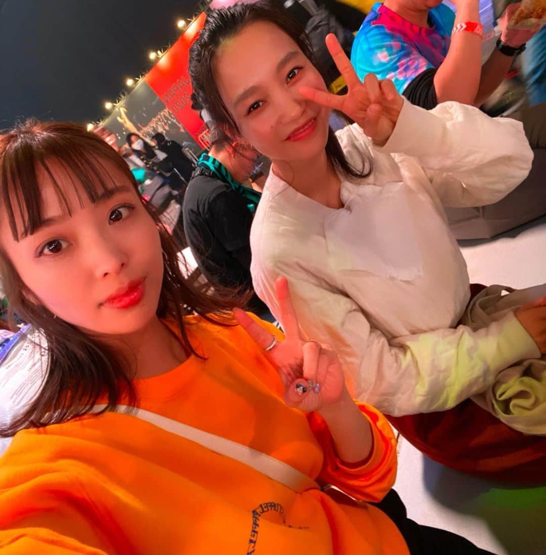 のインスタグラム：「亜美ちゃんとCDJ❤︎ やっぱりBiSHオーケストラのチッチの始まり泣ける、、、リーガルリリー 、キングヌー、宮本さんもみれて最高でした 亜美ちゃんのティッシュ、、、笑 #高橋さんぽ」
