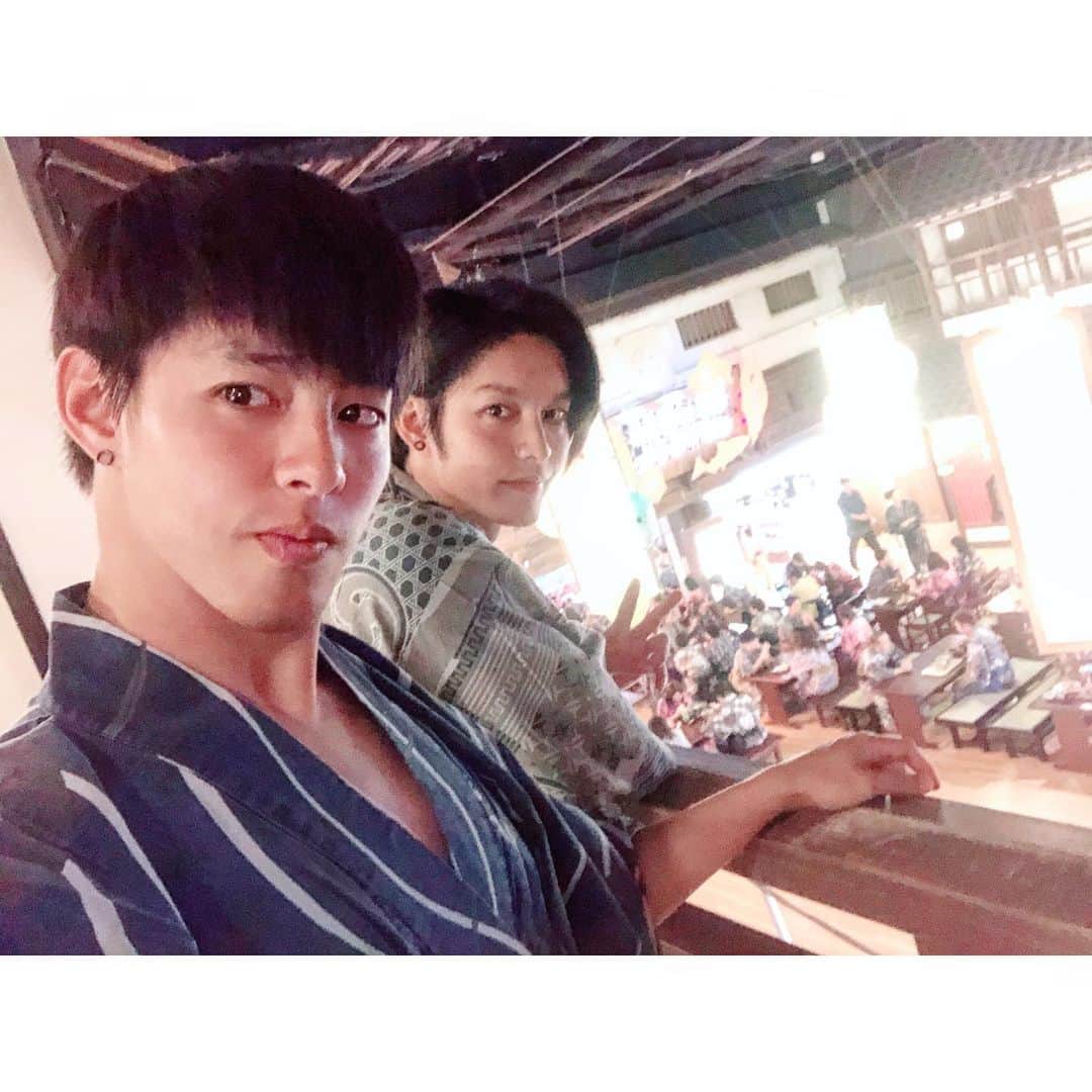 ツァオ・ヨウニン（曹佑寧）のインスタグラム：「♨️🍺🍜🎮 太滿足了！！」