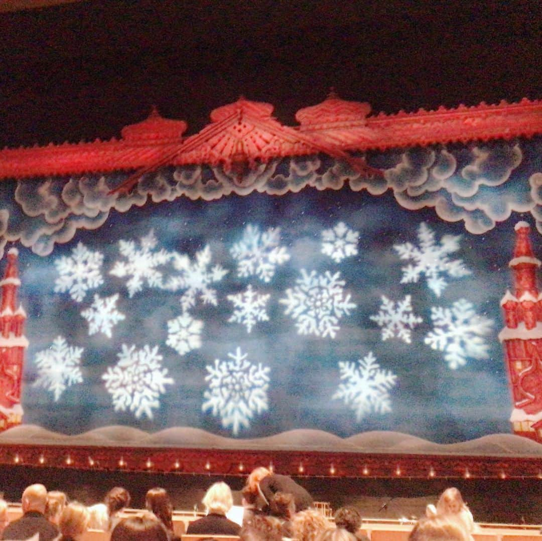 瀬稀ゆりとさんのインスタグラム写真 - (瀬稀ゆりとInstagram)「❄️❄️❄️❄️❄️ I went to see “#thenutcracker " at #fourseasonscentre . . この時期ならではのバレエ演目「#くるみ割り人形 」を観てきました。美しかった〜✨私は各国の踊りのシーンが大好きです😍. . . #ballet #nationalballetofcanada  #christmasgifts #toronto #バレエ」12月28日 23時01分 - yurito.seki