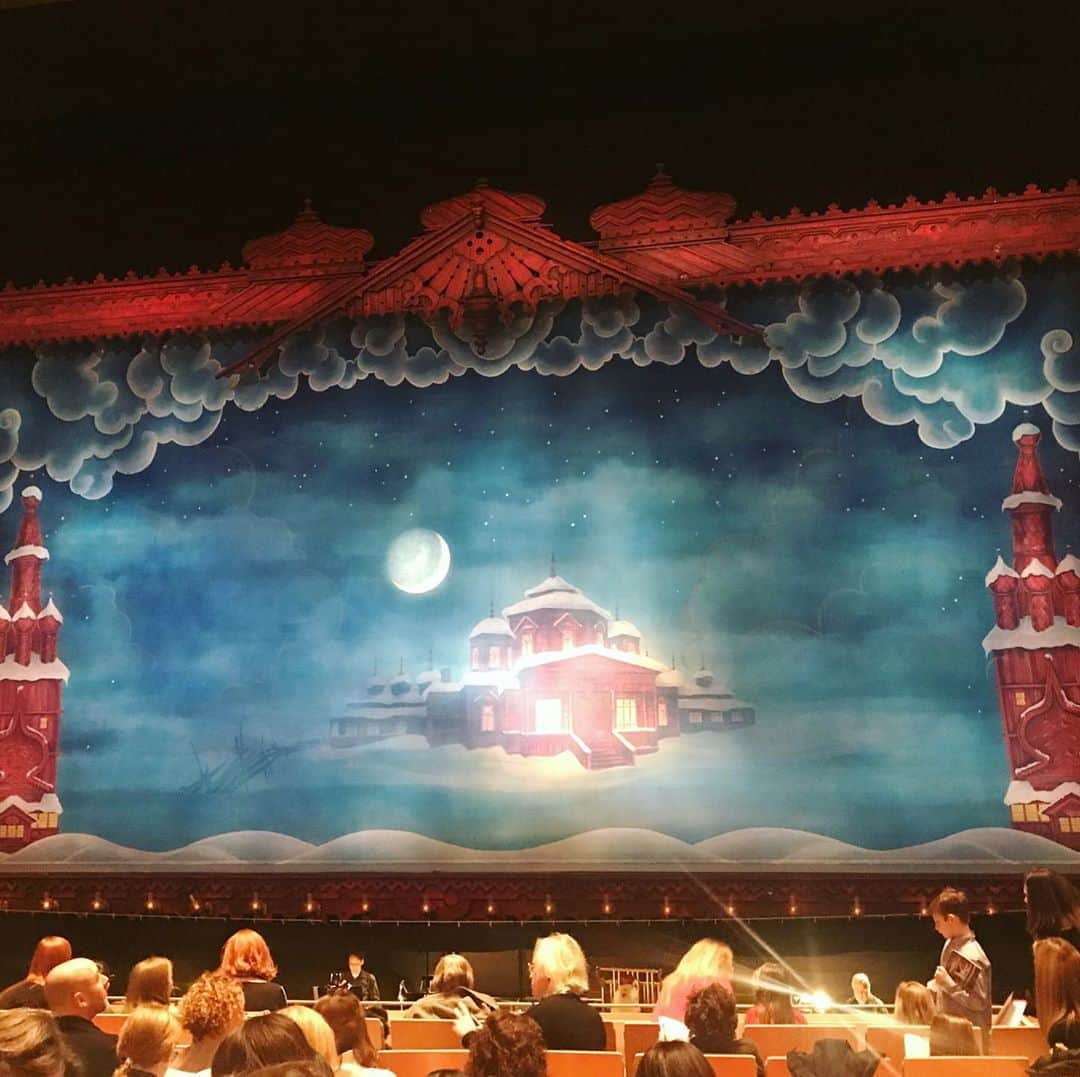 瀬稀ゆりとのインスタグラム：「❄️❄️❄️❄️❄️ I went to see “#thenutcracker " at #fourseasonscentre . . この時期ならではのバレエ演目「#くるみ割り人形 」を観てきました。美しかった〜✨私は各国の踊りのシーンが大好きです😍. . . #ballet #nationalballetofcanada  #christmasgifts #toronto #バレエ」