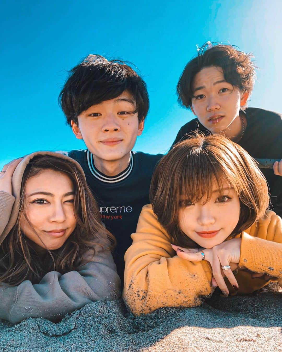 みきでりさんのインスタグラム写真 - (みきでりInstagram)「最終日は晴れて最高だった☀️👩‍👩‍👦‍👦🧡 冬の静岡もたまりませんな✨✨ マイペースおばか4人の年末旅行は 安定に楽し過ぎるんだよな🤣笑 テラスハウスみたいなことしたいって言って 去年プーケットいってヴィラに泊まったのが 今年は経費削減で国内旅行で静岡に。笑 それぞれに家族ができても集まりたいな💭♡ #瀬尾select ㅤ ㅤ ㅤ ㅤ ㅤ ㅤ ㅤ ㅤ ㅤ ㅤ #年末旅行#AirBnB#エアビー#ショート女子#パーカー女子 #ショートボブ#熱海旅行 #パーカー#ショートカット #friendshipgoals #伊豆旅行 #テラスハウス#ショートヘア#韓国ファッション#河津 #自撮り#ユニクロ#笑顔 #シェアハウス#トレーナー女子 #海#ビーチ #ルームウェア #パジャマ#仲間#キャンプ#ログハウス#アウトドア#ターコイズブルー」12月28日 23時04分 - mikidelicious