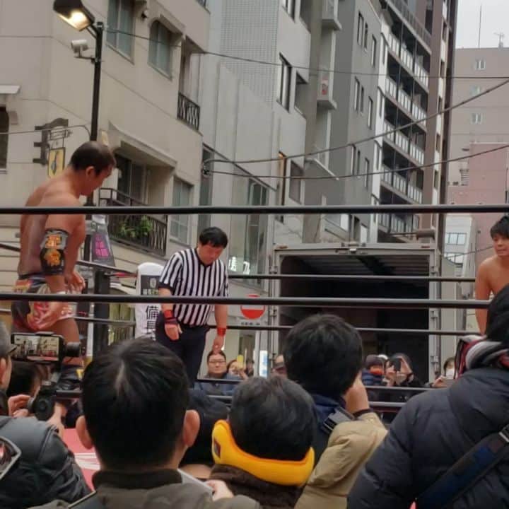 インゴのインスタグラム：「In the middle of street AZABU 10 BAN. 😄😄😄😄」
