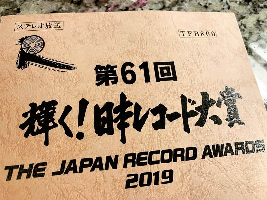 土屋太鳳さんのインスタグラム写真 - (土屋太鳳Instagram)「なかなか時間がなかったり 準備をしていたりで どたばたしているのですが、 いよいよ！！！！！ 迫ってまいりました…✨✨✨ この分厚い台本に たくさんの扉への鍵が詰まってます。 すごく緊張しますが、 心を込めます！ ぜひぜひぜひ、 観てください…！！！」12月29日 0時00分 - taotsuchiya_official