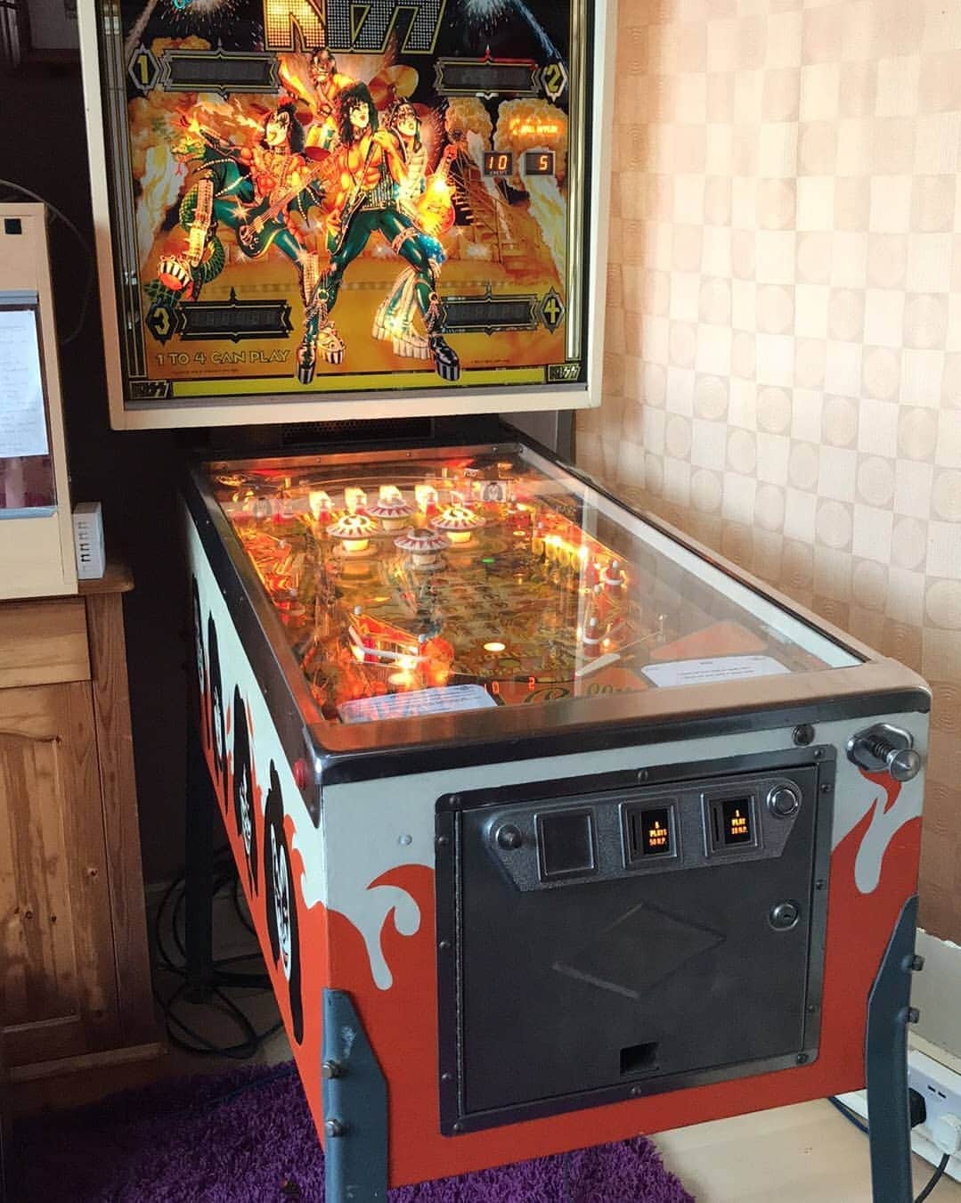 KISSさんのインスタグラム写真 - (KISSInstagram)「#KISS Families Rock! Thanks to Meesh Halligan for sharing her #KISSmas gift with us. Her parents gave her this classic #KISS pinball machine. Awesome!」12月28日 23時53分 - kissonline