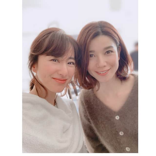 前田ゆかのインスタグラム：「仁美ちゃんと一緒に、 今日で仕事納めでした！ ＊ 楽しい締めくくり 2019ありがとうございました✨✨✨ 撮影後は娘と待ち合わせして 約束していたアニメートへ もう、すっかり冬休みモードへ 突入です。  #年末 #仕事納め  #🙆‍♀️ #娘とママ友と忘年会 #前田ゆか」