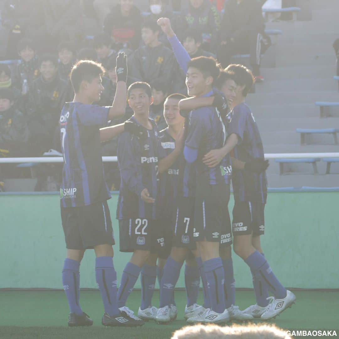 ガンバ大阪さんのインスタグラム写真 - (ガンバ大阪Instagram)「【高円宮杯 JFA 第31回全日本U-15サッカー選手権大会　決勝戦】 見事、2-0でサガン鳥栖U-15に勝利した #ガンバジュニアユース  優勝は2012年以来、4回目となります！ おめでとうございます🏆㊗️ そして、南野選手は得点王🥇🎉 皆様応援ありがとうございました🙇🏻‍♂️🙇🏻‍♀️ #南野遥海 #9 #鈴木大翔 #11 #GAMBAISM #ガンバ大阪 #GAMBAOSAKA #ガンバ写真部 #jリーグ #サッカー #パナソニックスタジアム吹田 #パナスタ #万博記念公園」12月29日 0時03分 - gambaosaka_official