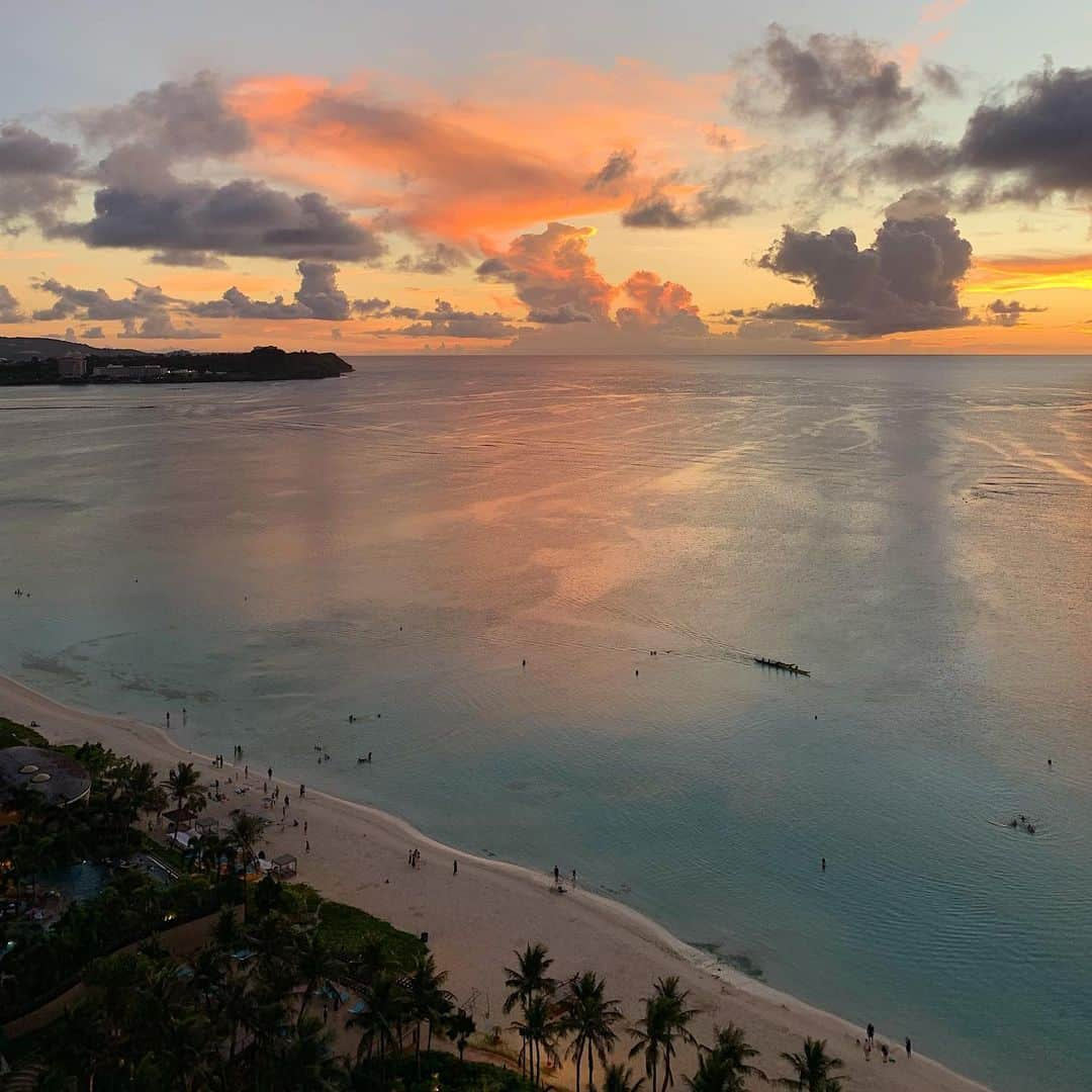 karen okajimaさんのインスタグラム写真 - (karen okajimaInstagram)「ㅤㅤㅤ  ㅤㅤㅤ  Dizziness🥺 ㅤㅤㅤ  ㅤㅤㅤ  ㅤㅤㅤ #okaji_guam #guam #サンセット  #おかじ旅行記 #グアム #岡島かれん #shopguam2019 #ショップグアム2019 #instaguam #グアムアンバサダー #hyattregencyguam #hm」12月29日 0時07分 - karenokajima0318