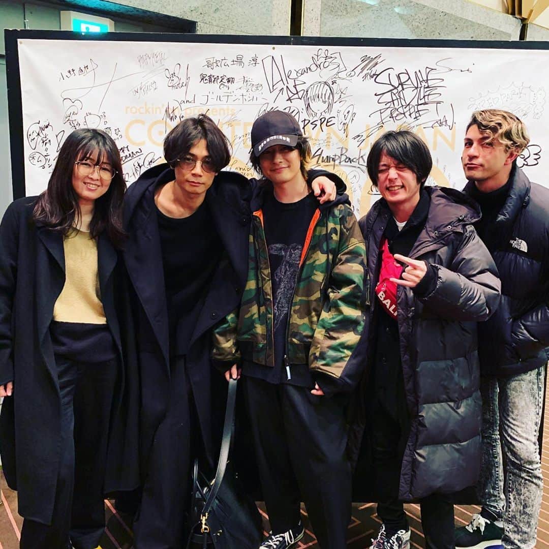 磯部寛之のインスタグラム：「So the date has changed now and it is my birthday, I am feeling more grateful and blessed than ever right now. I’ll keep on going step by step. Thank you COUNT DOWN JAPAN for a wonderful night! Hiro 日付が変わって今年も無事に誕生日を迎える事ができました。いつも以上にありがたく、嬉しく感じてます。これからも一歩ずつ進み続けます。そして今夜CDJ最高でした。本当にどうもありがとう！！ひろ #alexandros #cdj #makuhari #birthday #thankyoueverybody #皆さん #の #おかげ #です」