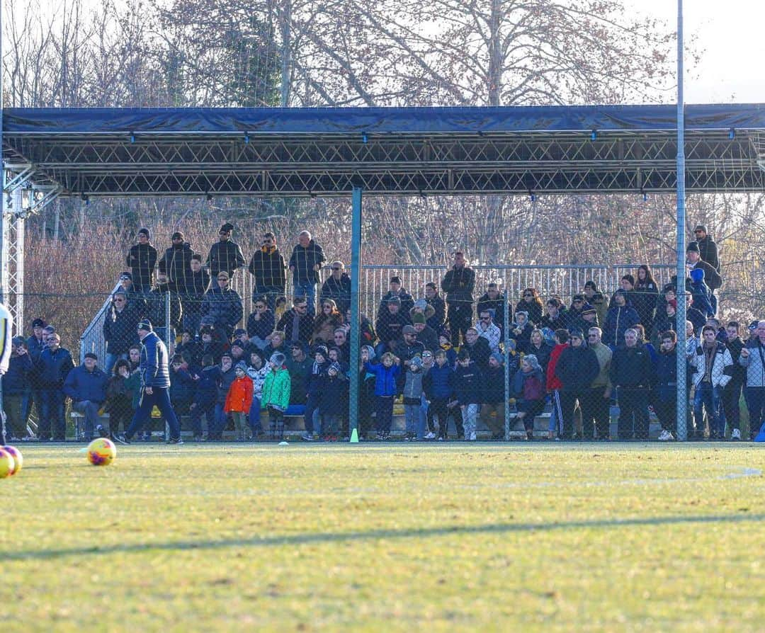 エラス・ヴェローナFCさんのインスタグラム写真 - (エラス・ヴェローナFCInstagram)「BACK AT IT ⚽️ #DaiVerona #sudiamocelA #Verona」12月29日 0時10分 - hellasveronafc