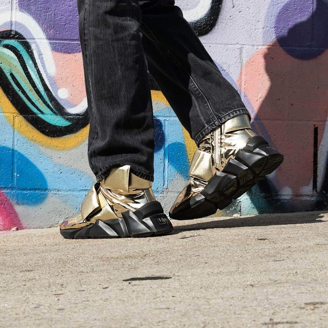 ユナイテッドヌードさんのインスタグラム写真 - (ユナイテッドヌードInstagram)「The SPACE KICK STOUT //// A high top sneaker boot hybrid ready to launch you into a new decade //// Are you ready for the future? . . . #unitednude #fashion #architecture #sneakerhead #design #footwear #footweardesign #fashionfootwear #autumn #style #winter #autumnwinter #shoegame #streetstyle #lookoftheday #instafashion #instastyle #solecollector #minimalmovement #streetlook #aw19collection #futuristicfashion」12月29日 0時35分 - unitednude