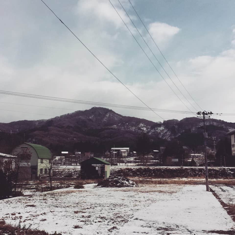 郡島陽子さんのインスタグラム写真 - (郡島陽子Instagram)「旅をしている。 駅ちっさ！ノスタルジック最高。スイッチバック最高です。 #二本木 #スイッチバック #nostalgic」12月29日 0時27分 - gungunrobo