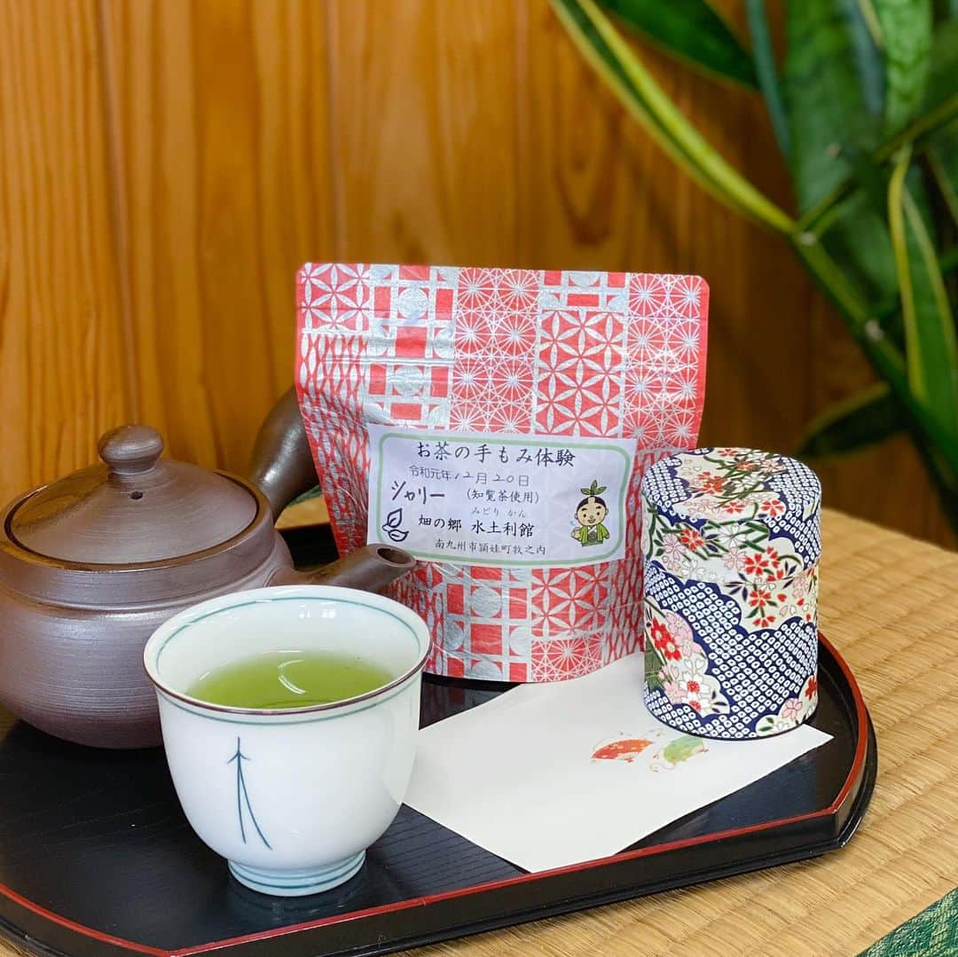 Little Miss Bento・Shirley シャリーさんのインスタグラム写真 - (Little Miss Bento・Shirley シャリーInstagram)「Kagoshima Day 2: 🍵 Making my own hand-rub green tea and tea brewing under the guidance of a Japanese green tea instructor at Hatakenosato Mizudorikan #畑の郷水土利館 I also liked how I can bring home my own made tea in nice gift pack. Kawaii ne 📍Minami Kyushu, Kagoshima. http://www.city.minamikyushu.lg.jp.e.adb.hp.transer.com/koukanri/2019-10-12-midorinan-annai.html #visitkagoshima #kagoshima #explorekagoshima #visitjapan #greentea #minamikyushu」12月29日 0時39分 - littlemissbento