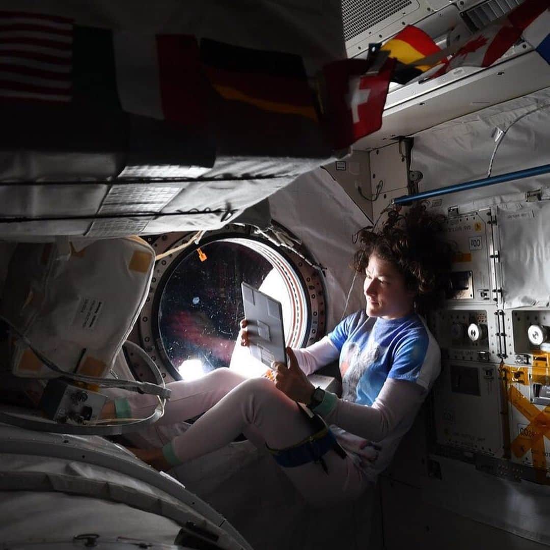 NASAさんのインスタグラム写真 - (NASAInstagram)「It’s a new day. It’s a new dawn.⁣⁣⁣ ⁣⁣⁣ Astronaut Christina Koch (@Astro_Christina) sets a record today, Dec. 28, for the longest single spaceflight by a woman, eclipsing the former record of 288 days set by Peggy Whitson of @nasaastronauts. Her long-duration mission is helping us learn how to keep astronauts healthy for deep space exploration to the Moon and Mars.⁣⁣⁣ ⁣⁣⁣ #CongratsChristina on reaching new heights! Swipe left to see a few photos Christina captured from her vantage point aboard the @iss.⁣⁣⁣ ⁣⁣⁣ #NASA #Space #BreakingRecords #WhoRunTheWorld」12月29日 1時01分 - nasa
