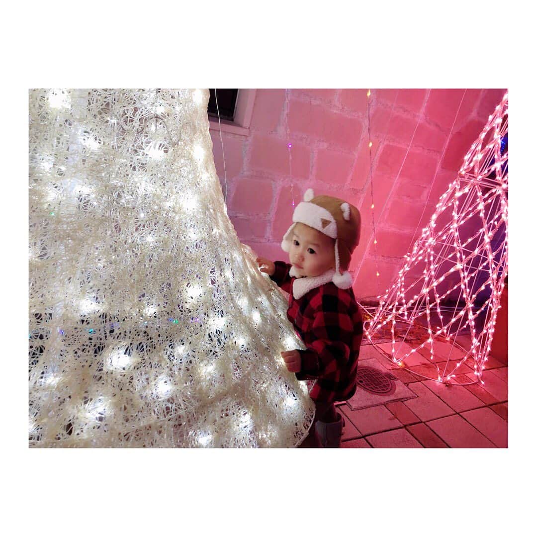 小河結香さんのインスタグラム写真 - (小河結香Instagram)「夜の天使👼🌙 #フラリエ #クリスマス #ツリー #ただの天使 #ベビスタグラム #インスタベビー #ig_baby #キッズレート #キッズフォト #ベビーフォト #子供写真 #赤ちゃん写真」12月29日 0時54分 - yun2world