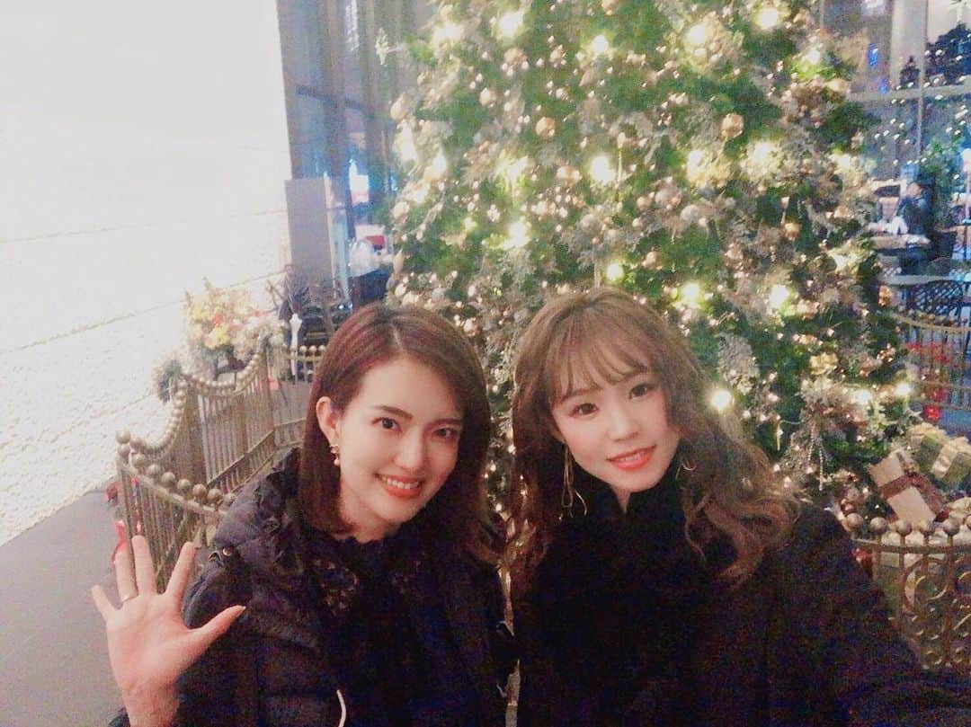 右田里沙(木村里沙) のインスタグラム：「St.Regis Osaka🎁Xmas🎅🎄 楽しみにしてたXmasのビュッフェ🥺❤️子供達も感激🥺❤️ #ぱぷー会」