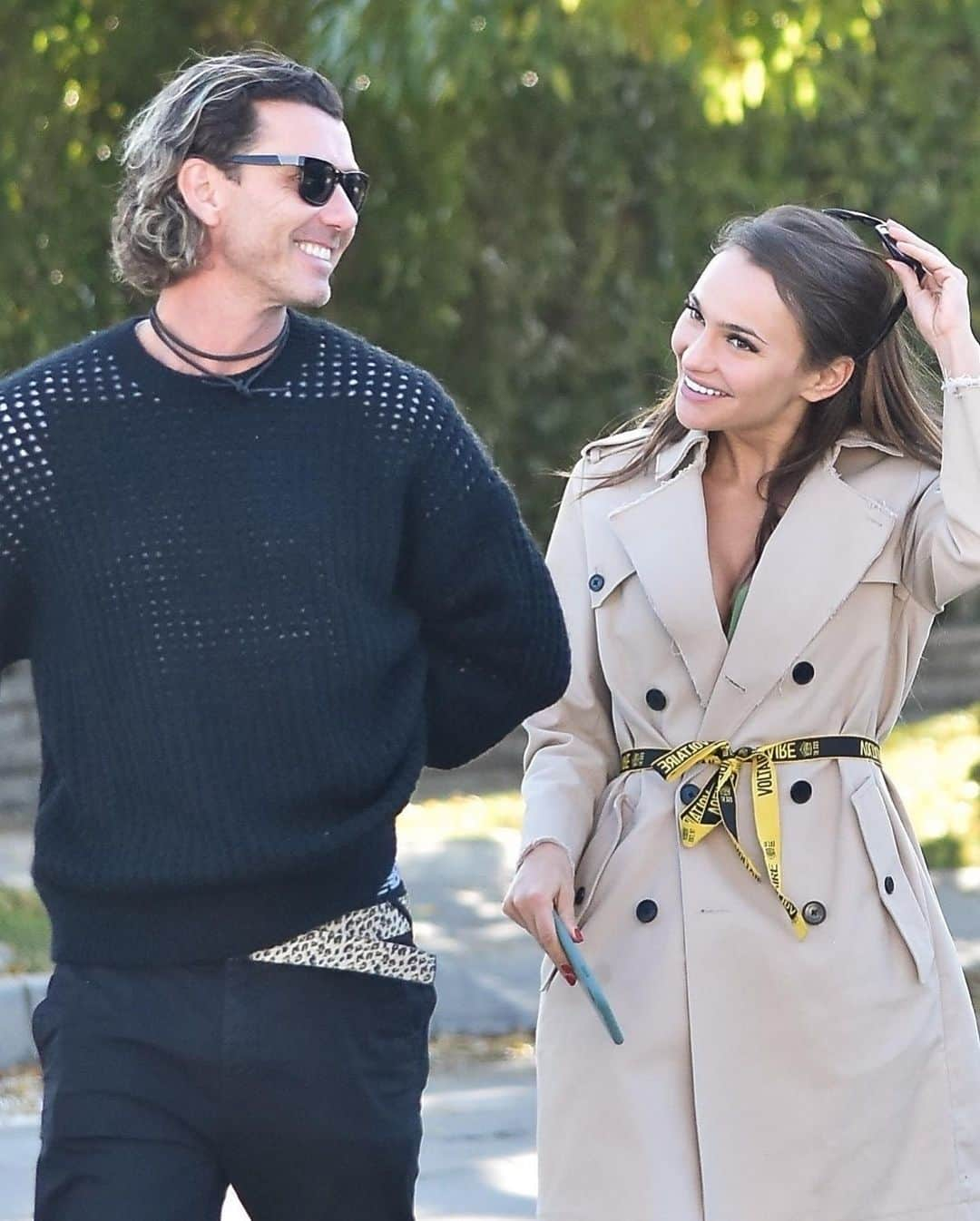 Just Jaredさんのインスタグラム写真 - (Just JaredInstagram)「@gavinrossdale & girlfriend @nataliegolba enjoy a day out together in Studio City! #GavinRossdale #NatalieGolba Photos: Backgrid」12月29日 10時42分 - justjared