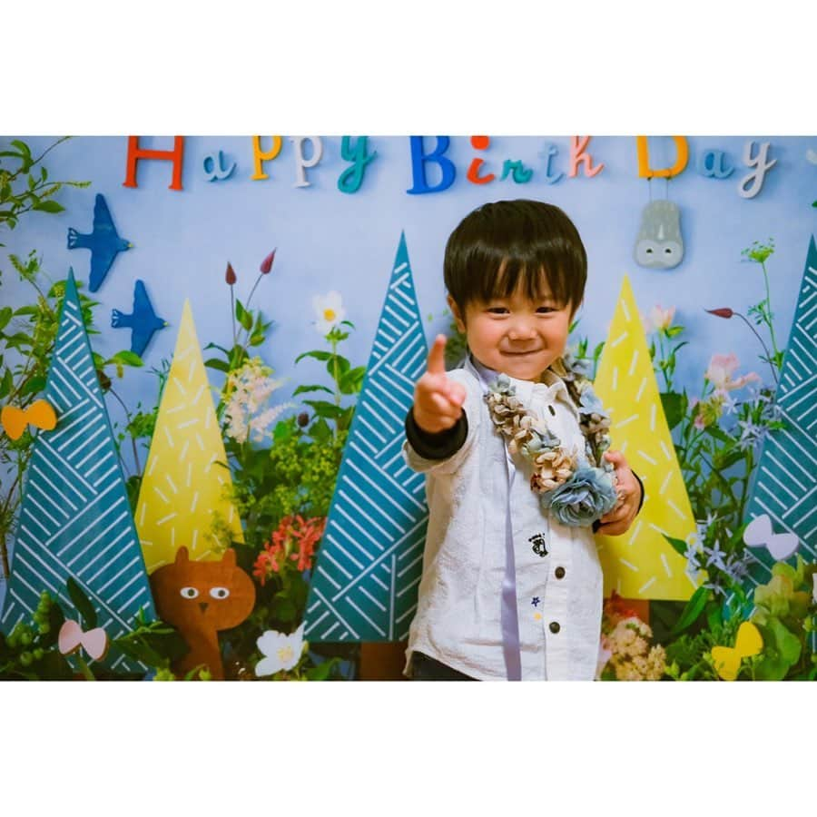 Ai.tさんのインスタグラム写真 - (Ai.tInstagram)「. Happy birthday Kouya 🎂 . . お調子者だけど優しくて甘えん坊な昊也🙆‍♀️ だーいすき❤️❤️❤️ . . 何歳になったか聞くと5歳と言います！ 飛び級的な？笑 渚と一緒がいいのかな？😂 . . 今日はケーキを用意するか迷ったけど 我が家ケーキ食べきれないので 渚のときにも大好評だった　@yzn.927 さんにクッキーオーダーして🍪 絶対喜ぶ😭 まだ見せてないんだけど、夜に見せるの楽しみ😊❤️❤️ . . 2019.12.29 #HBD #3歳」12月29日 10時44分 - ngs.rky.kuy