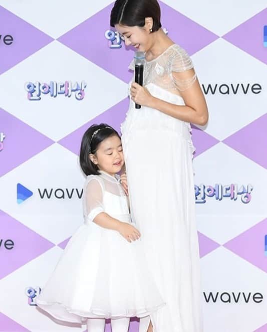 のインスタグラム：「#sbs연예대상#동상이몽#패밀리상#너무나도의미있는상 모두의덕분입니다.셋이라든든했던포토월.#라니라돌」