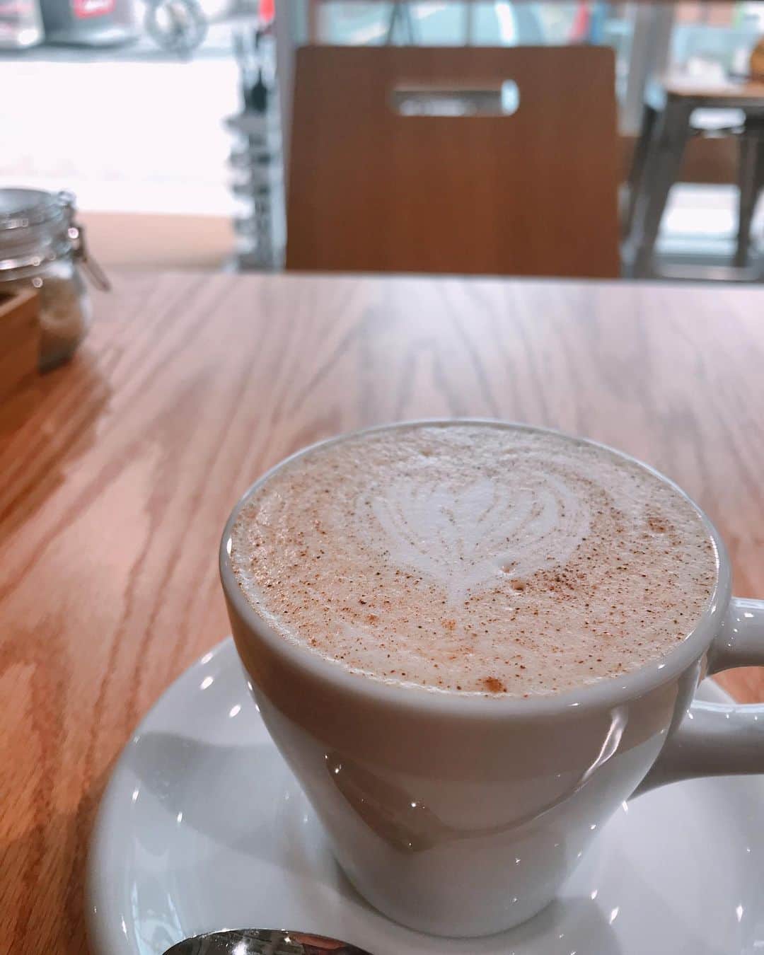 八木沼純子さんのインスタグラム写真 - (八木沼純子Instagram)「お初カフェ。店内ワンチャンOK。 まったりゆったり。 色々考える時間。。。 今日から今年最後の仕事場へ。 ・ ・ #初めての県へ #カフェ好き  #雰囲気の良いカフェを近所で探したい #小型犬がおおかったかな #友人と話してるはずなのに #一緒にきたワンチャンが一生懸命聞いてくれる #つぶらな瞳 で #女同士 2人と1匹 #cafe #friendstime #withruru #cafestagram #cafelatte #clearmyhead #cooloff #relax」12月29日 10時55分 - junko_yaginuma