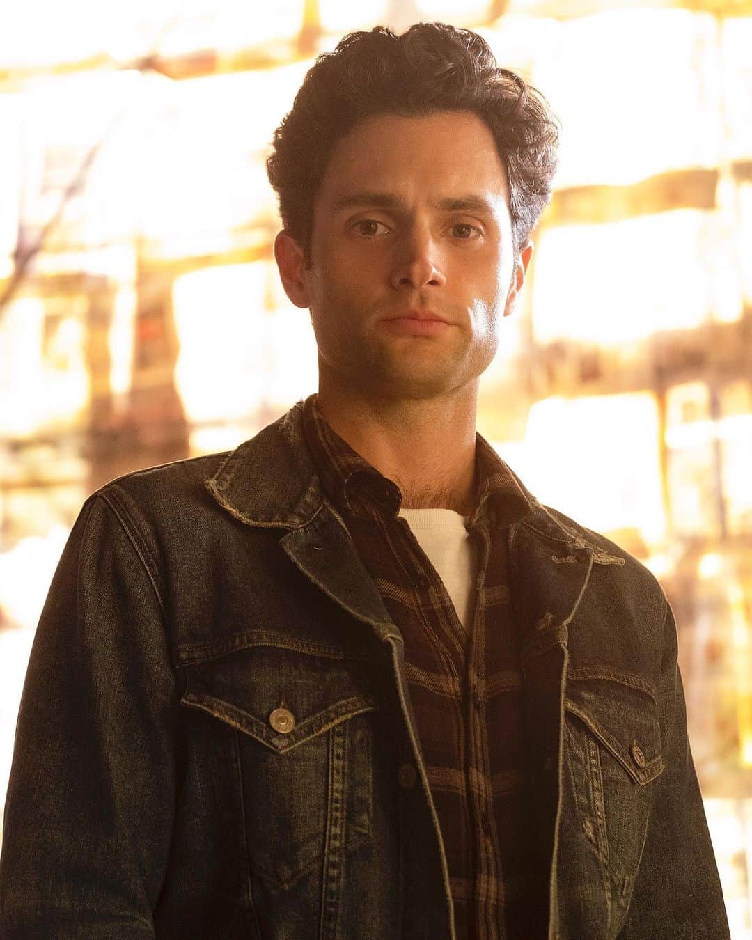 Just Jaredさんのインスタグラム写真 - (Just JaredInstagram)「@younetflix season two is now streaming and @pennbadgley is teasing fans with what’s to come in season three. Tap this photo at the LINK IN BIO for what he said, but beware of spoilers!!! #PennBadgley #YouNetflix Photos: @netflix」12月29日 10時53分 - justjared